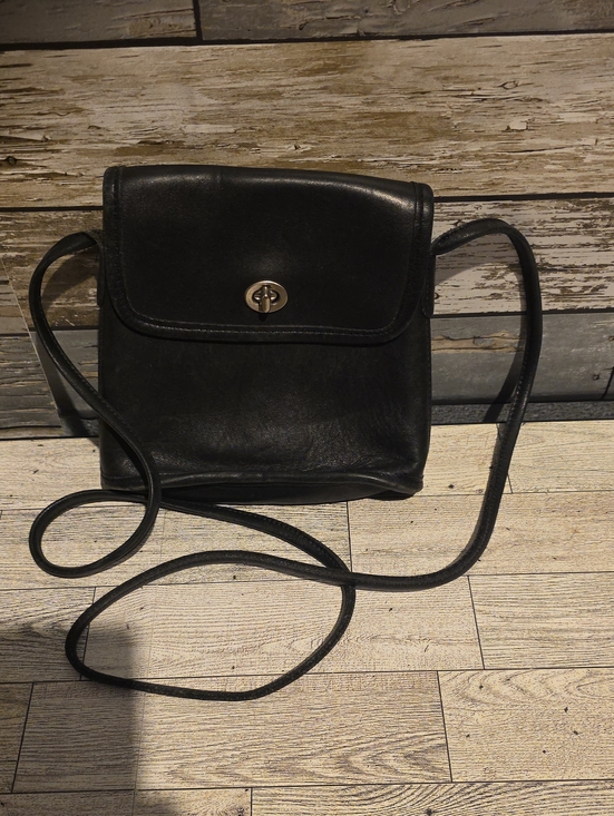 Coach Handbags - Vintage Coach Black Leather Crossbody Shoulder Bag